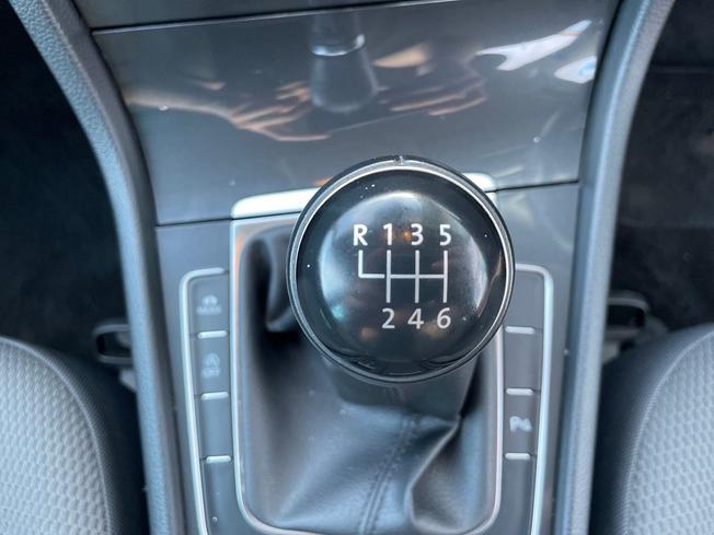 VOLKSWAGEN Golf Photo 27