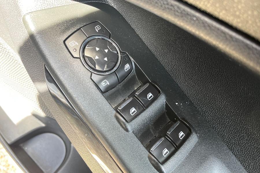 Ford EcoSport Photo autoimg-7fdc58e8bc9217039c2ec6d6b1ae5b9577fabf67.jpg