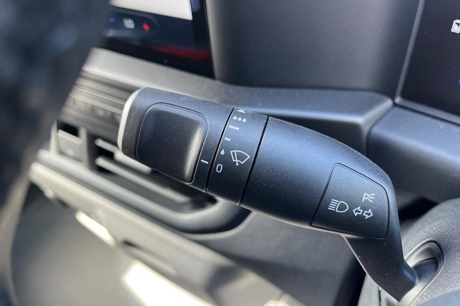 Used Ford E-TRANSIT CUSTOM BL75SXZ 33