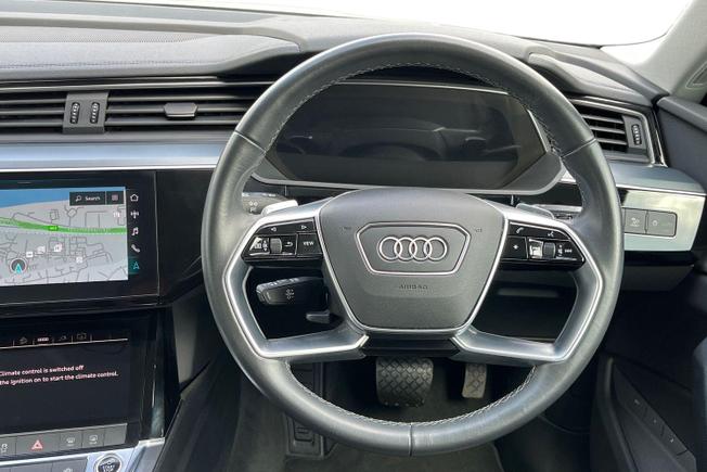 AUDI Q8 E-Tron Photo 11