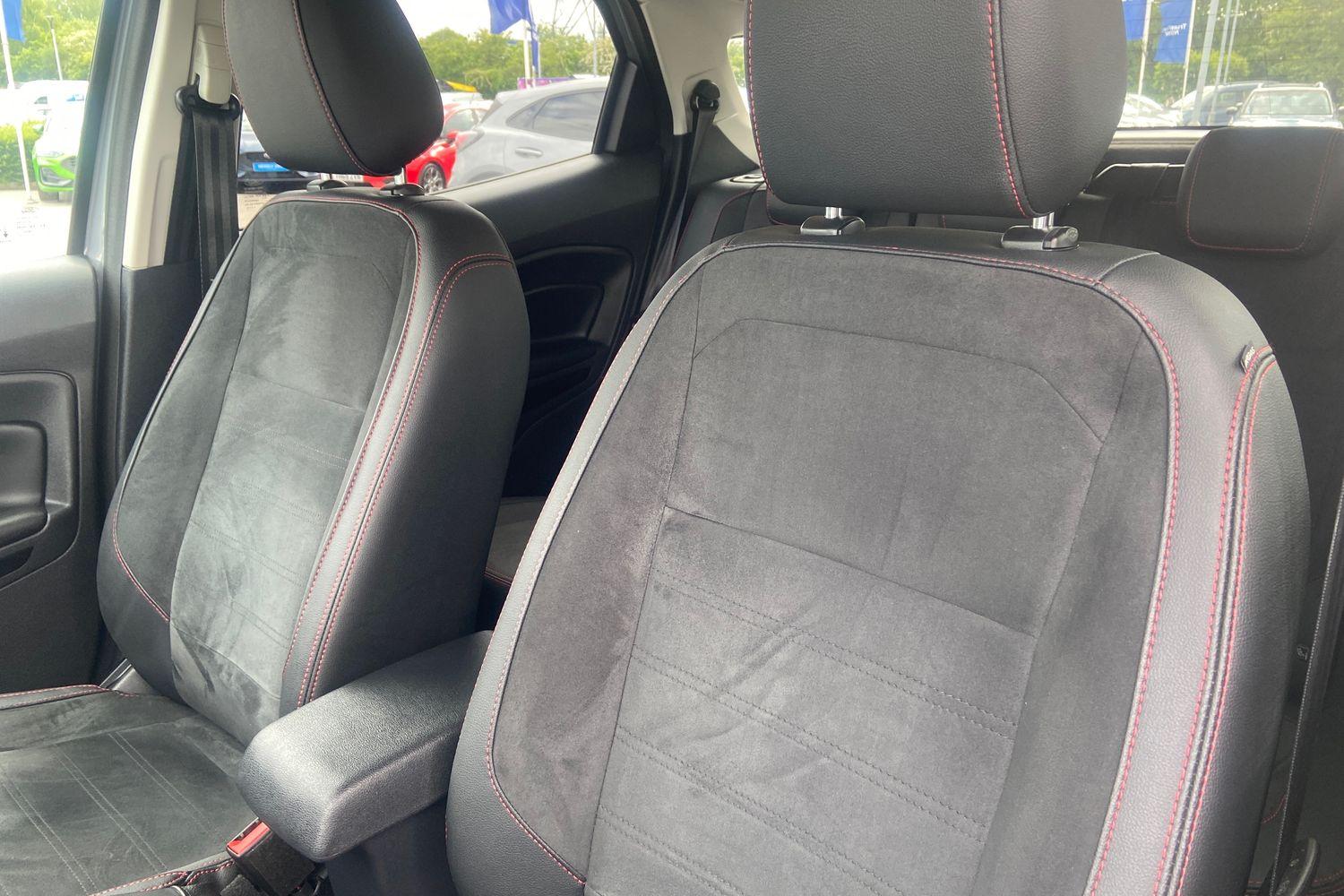 Ford ECOSPORT Photo 18
