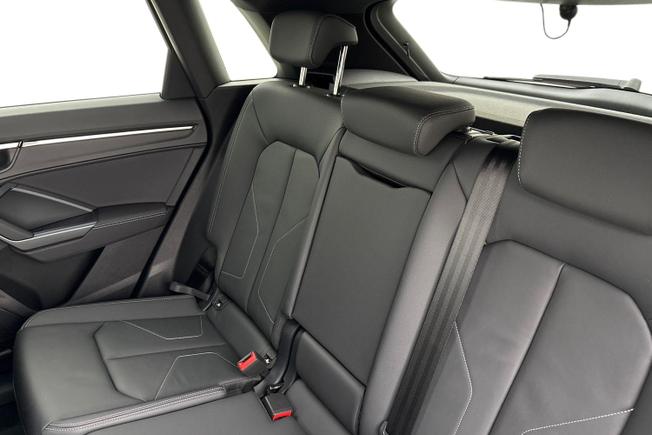 AUDI Q3 Photo 6
