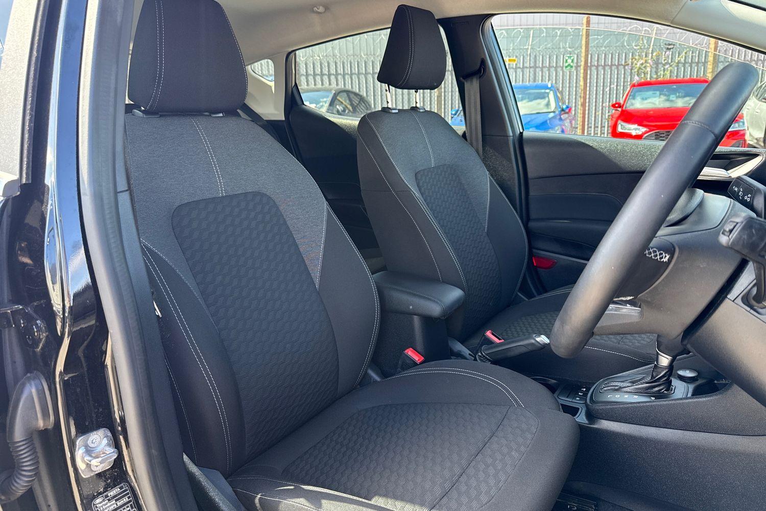 Ford Fiesta Photo 16