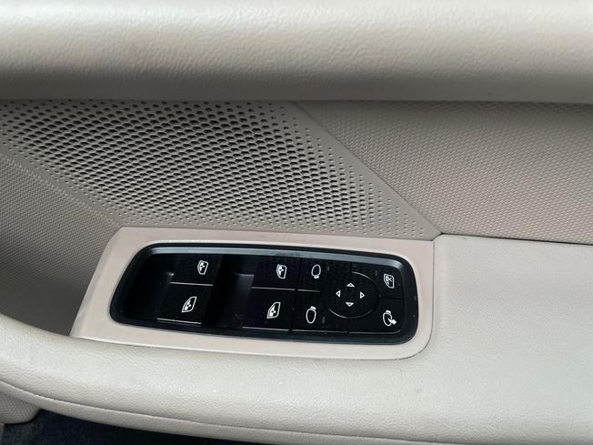 Porsche Taycan Photo 47