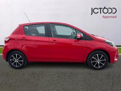TOYOTA Yaris Photo 4