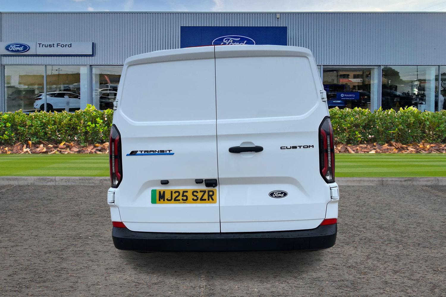 Ford E-TRANSIT CUSTOM Photo 12