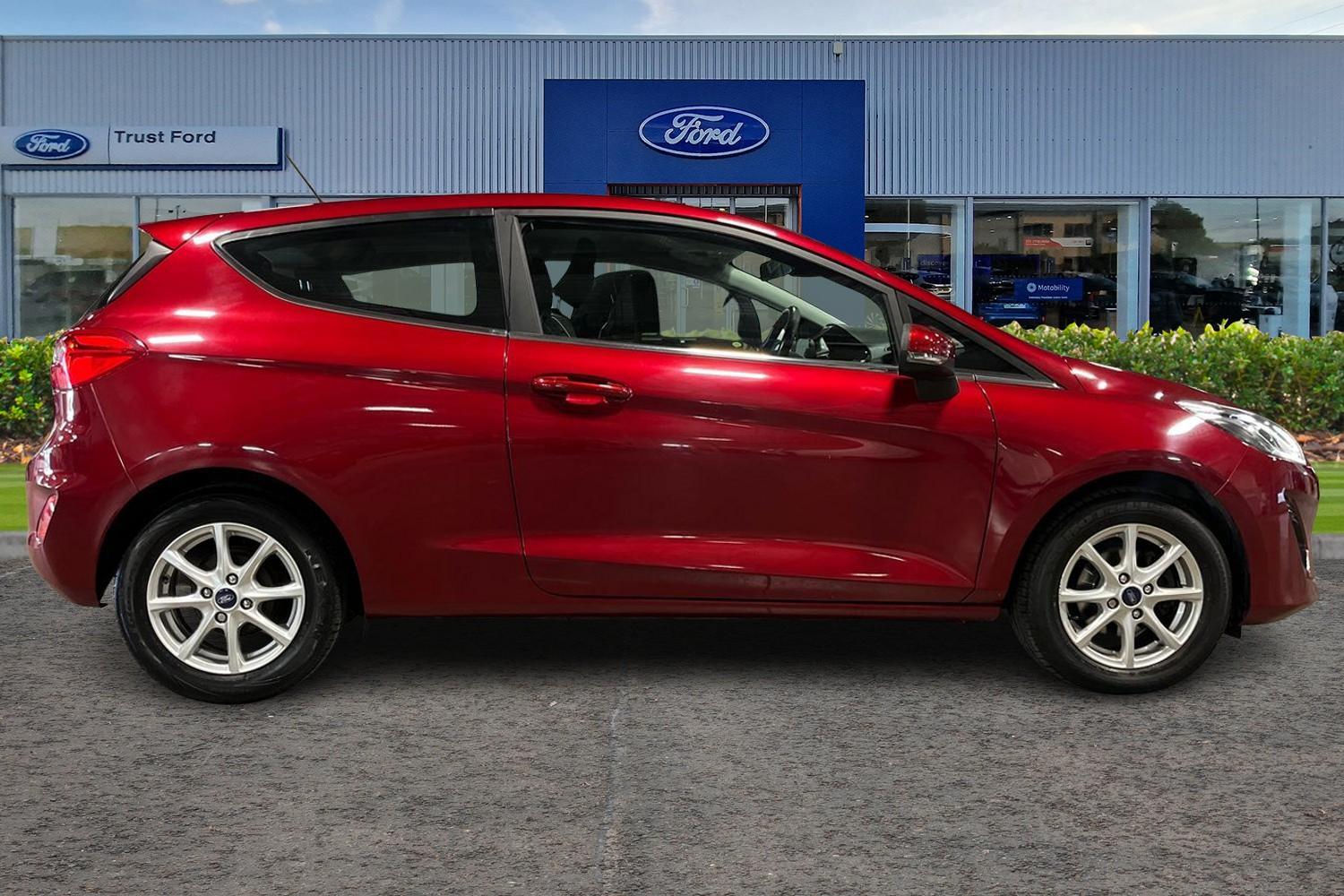 Ford FIESTA Photo 2