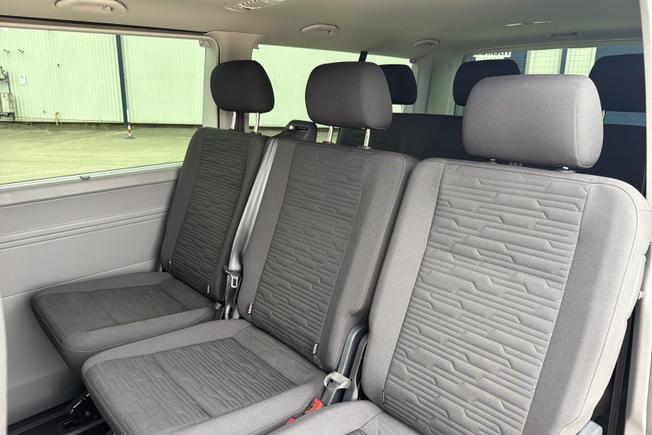 VOLKSWAGEN Transporter Shuttle Photo 9