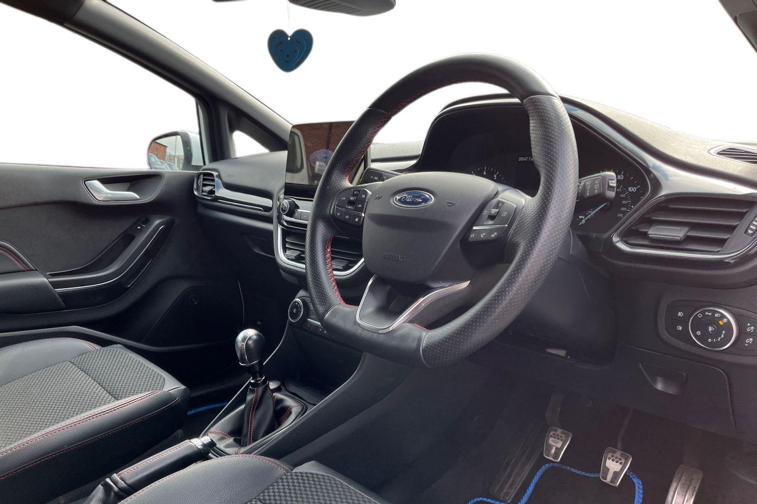 Ford FIESTA Photo 8