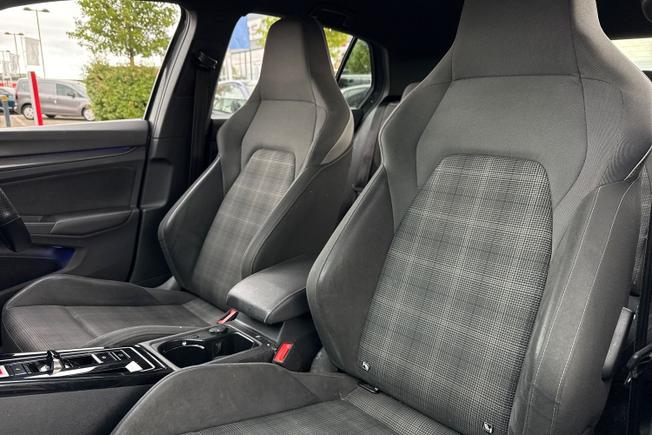 VOLKSWAGEN Golf Photo 21