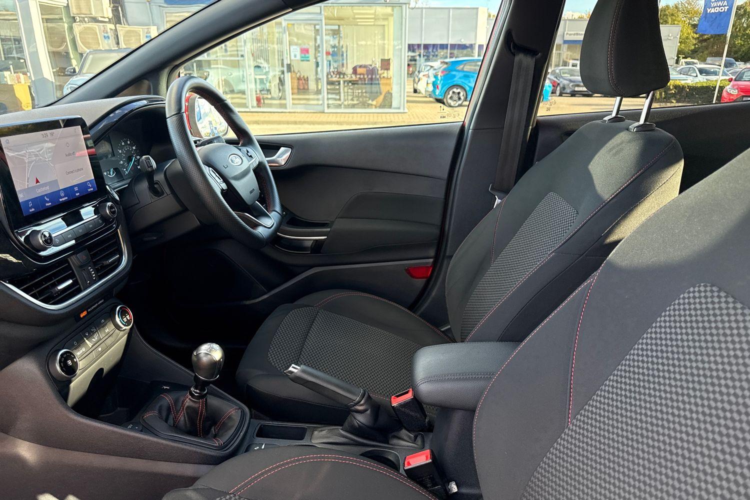 Ford FIESTA Photo 18