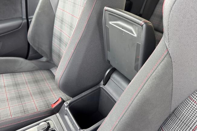 VOLKSWAGEN Golf Photo 45