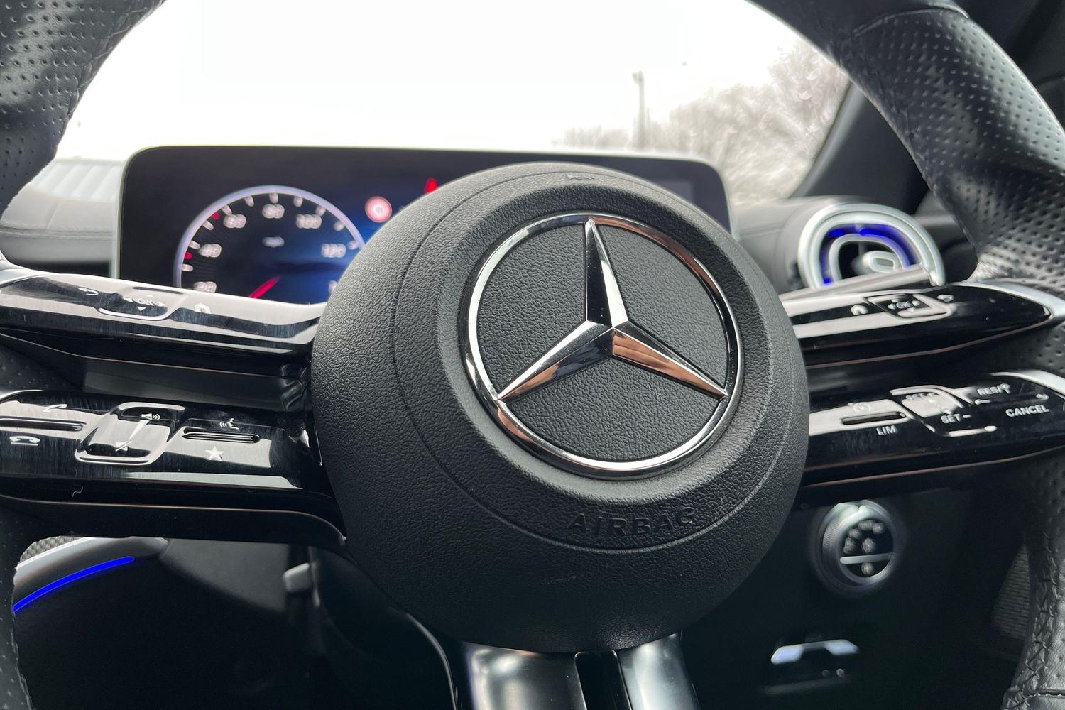 Mercedes-Benz C CLASS Photo 35