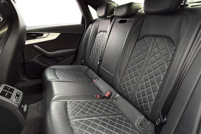 AUDI S4 Photo 9