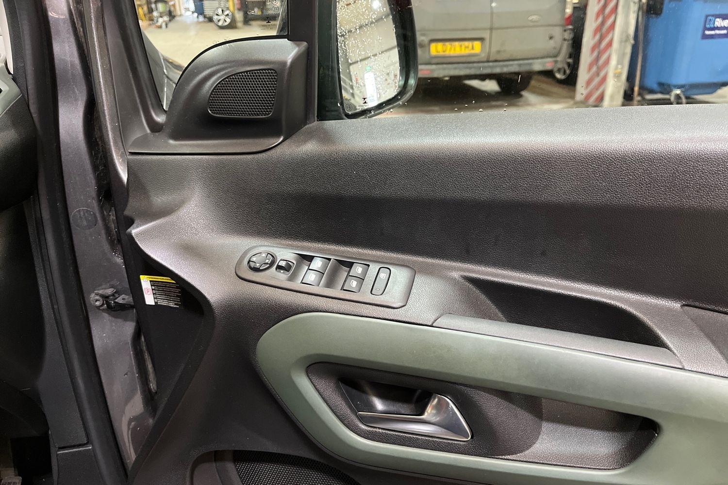 Citroen BERLINGO Photo 24