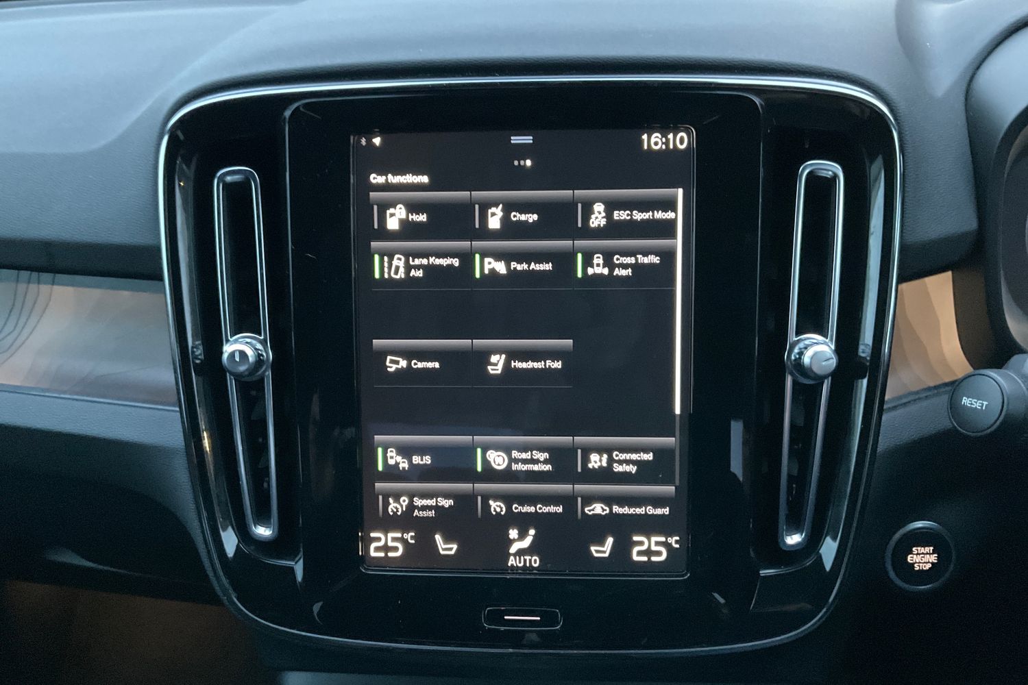 Volvo XC40 Photo 24