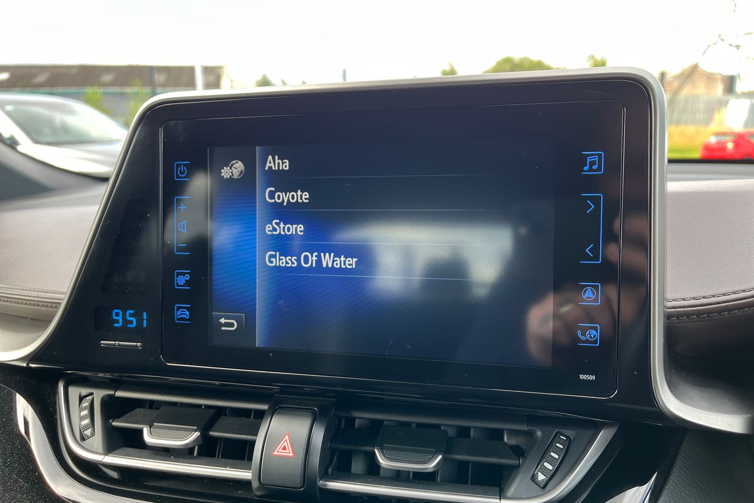 Toyota C-HR Photo 26