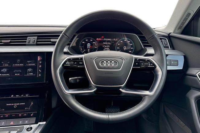 Audi Q8 Photo 11