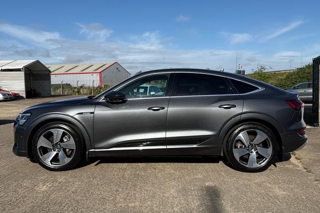 AUDI e-tron Photo 53