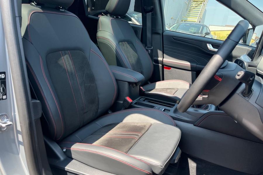 Ford Kuga Photo autoimg-803863d28ee55129752f83b4d4d063f9d1553e57.jpg
