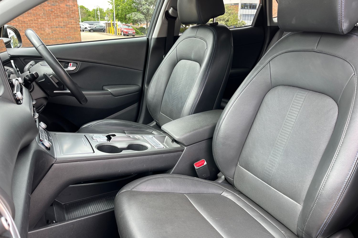 Hyundai KONA Photo 18