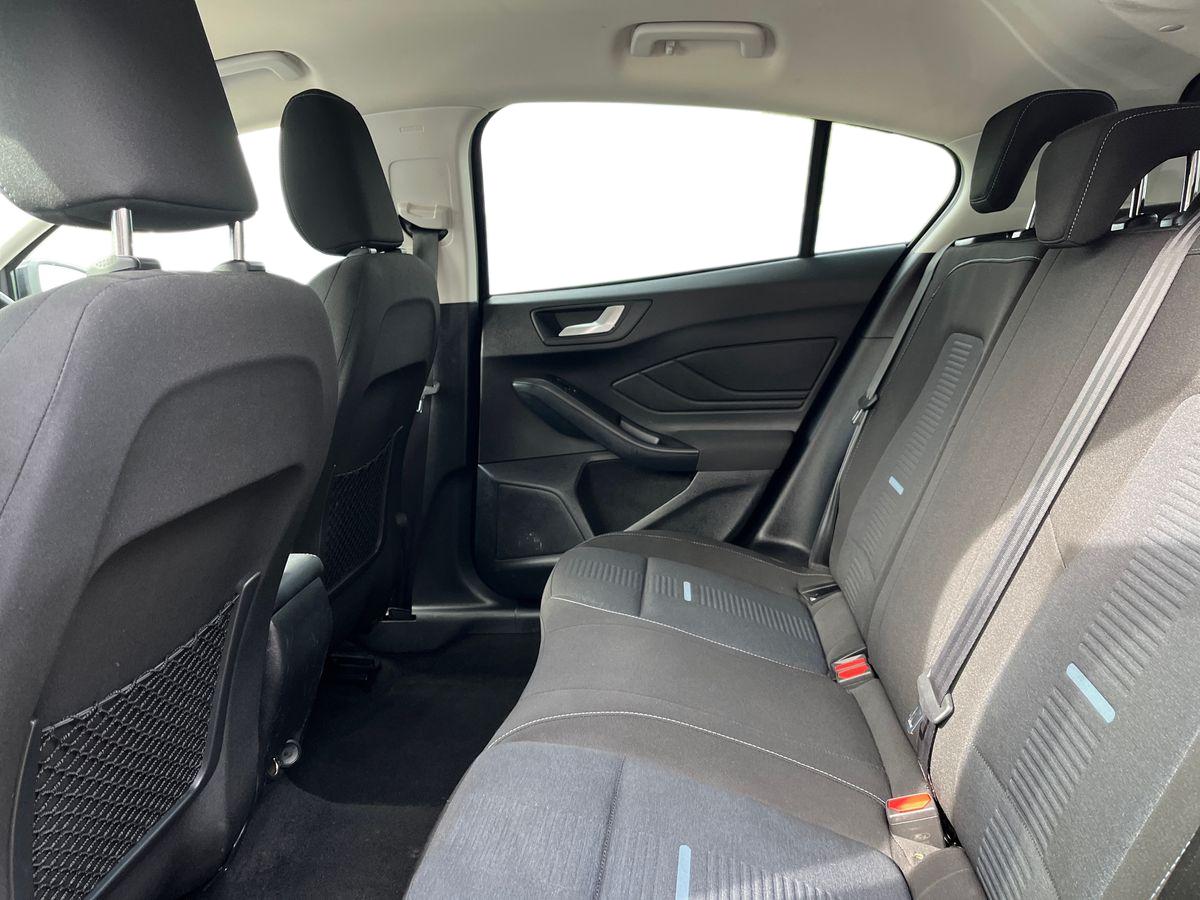 Ford Focus Photo 3
