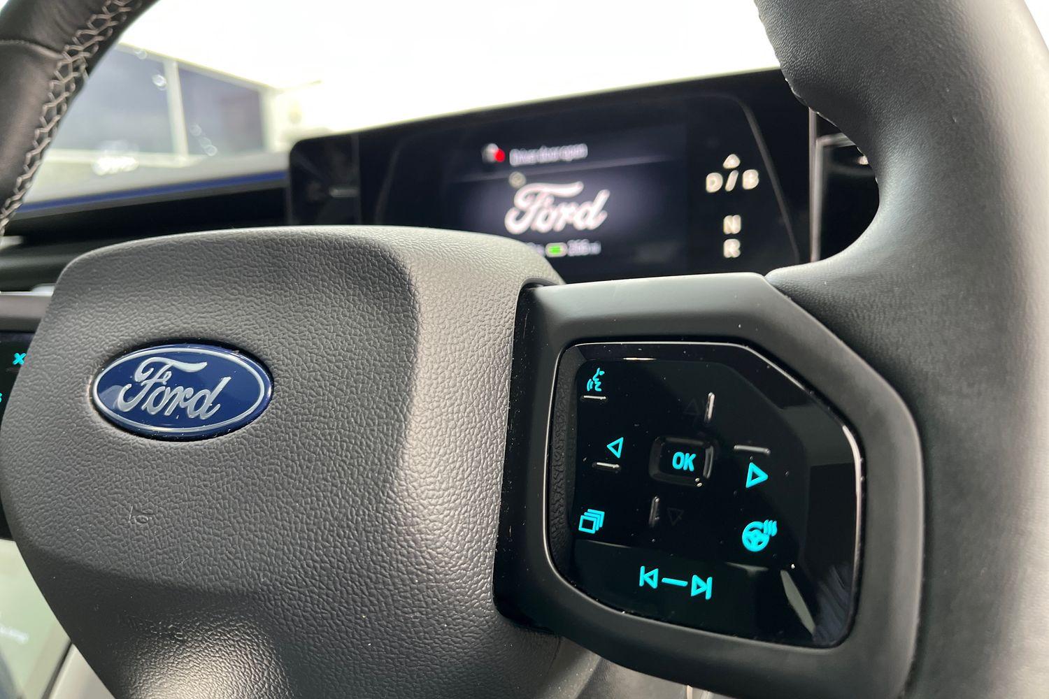 Ford EXPLORER Photo 27