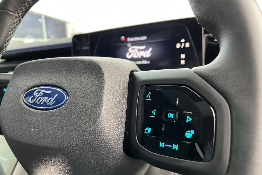 Ford EXPLORER Photo autoimg-80504bc5f148a7d3644f81517247ebcf618085d9.jpg