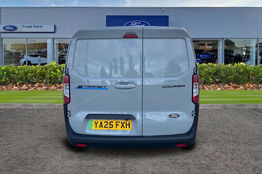 Used Ford E-Transit Courier 11