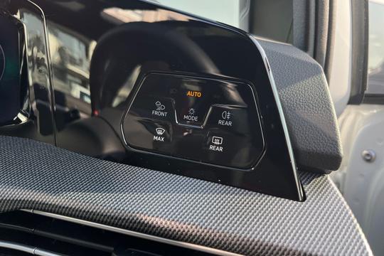 Volkswagen Golf Photo autoimg-805abee834350d3fc49d6da604ff51243ac51c91.jpg