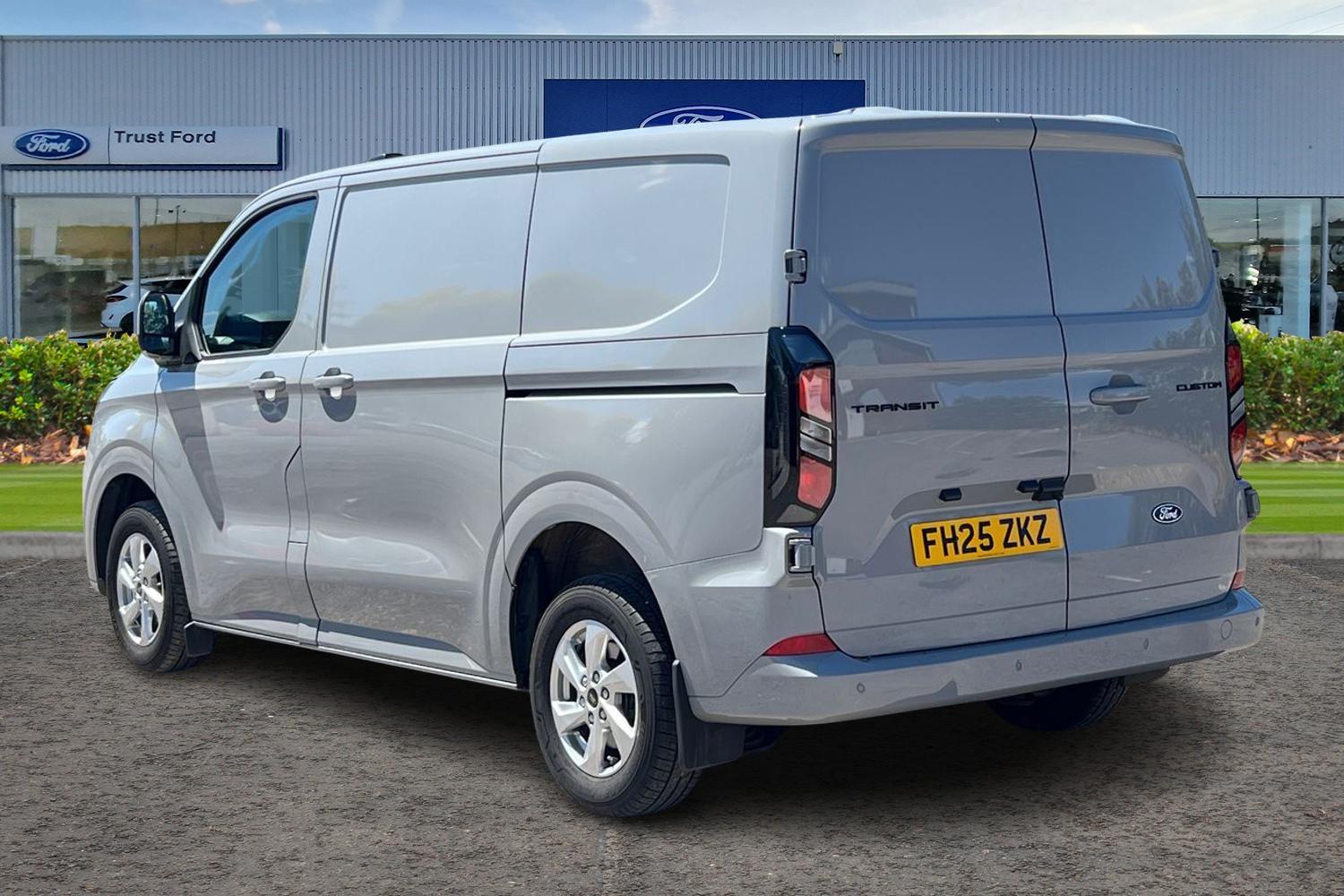 Ford TRANSIT CUSTOM Photo 1
