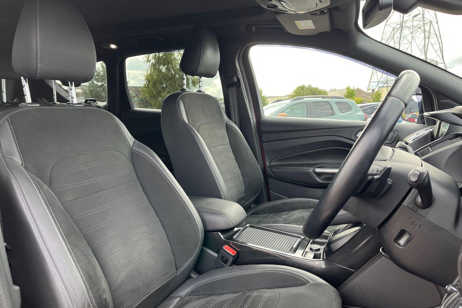 Ford KUGA Photo 16