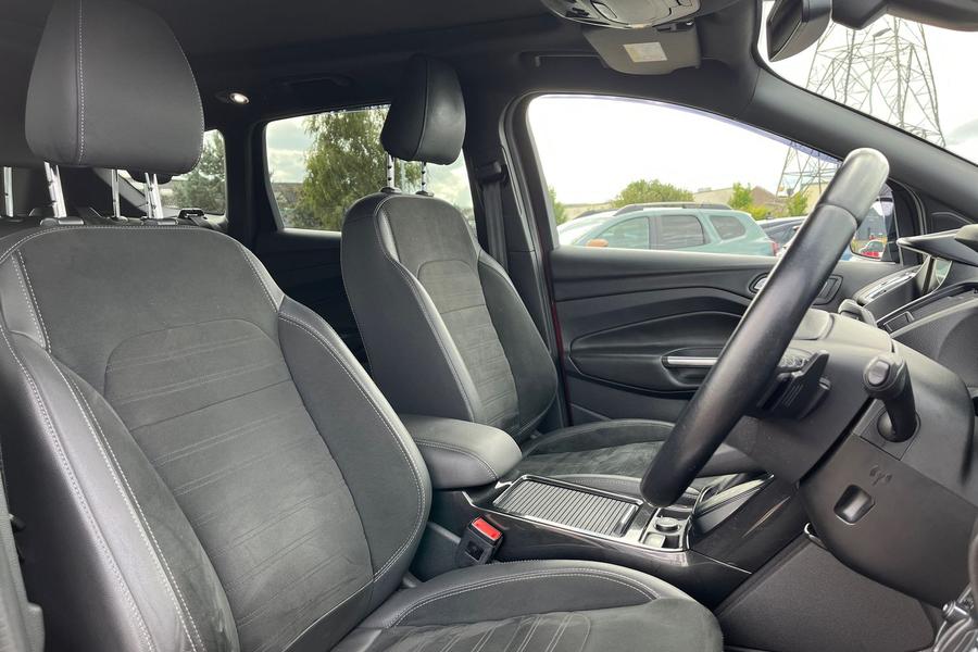 Ford KUGA Photo autoimg-8061d787c3aeb17e7a80dd08313d4e3f16553dbc.jpg