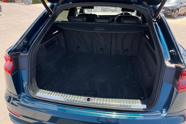 AUDI Q8 Photo 12