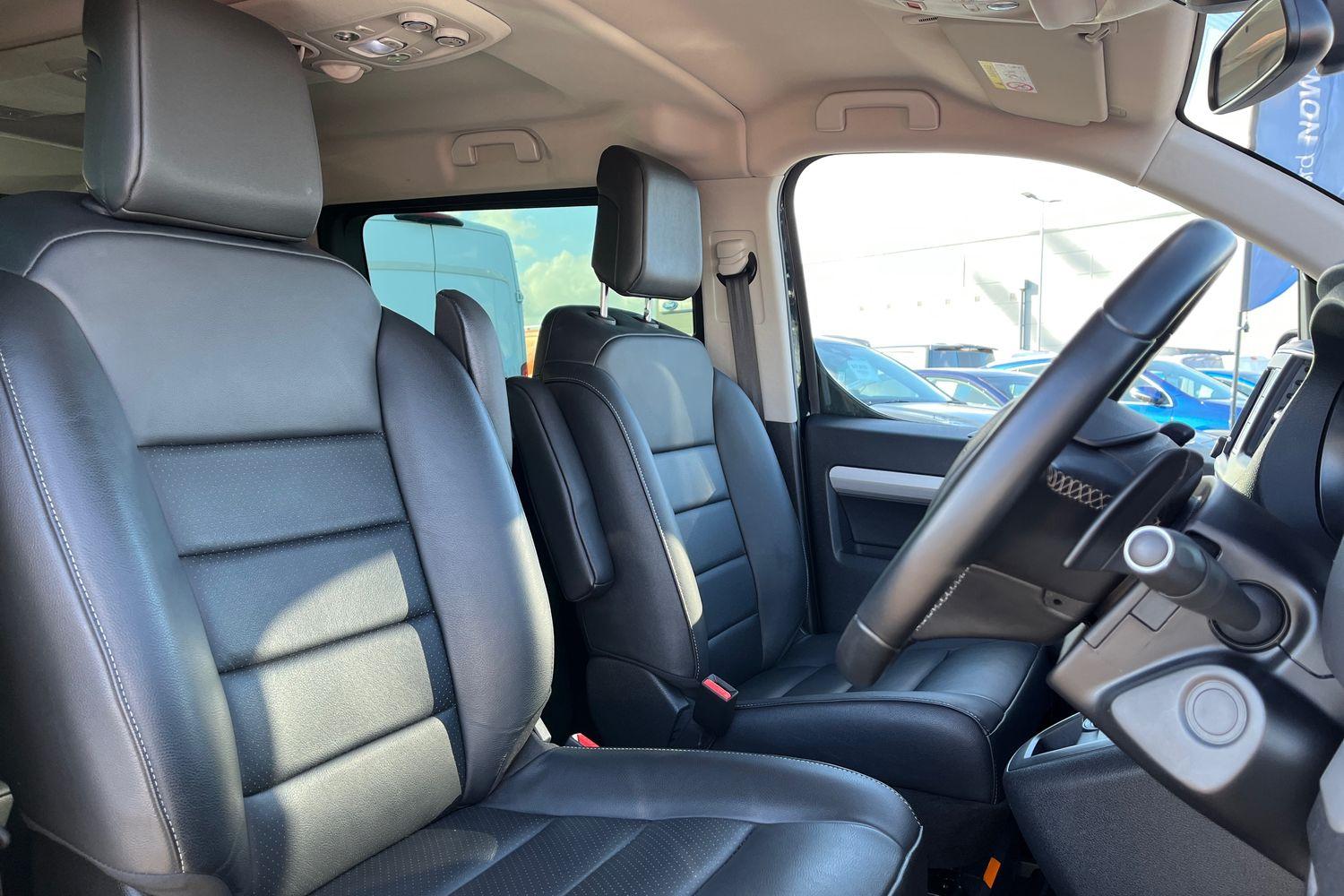 Peugeot TRAVELLER Photo 16