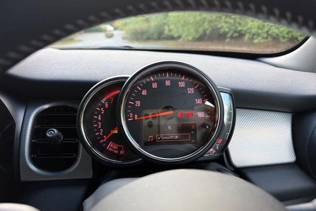 MINI Hatch Photo 15