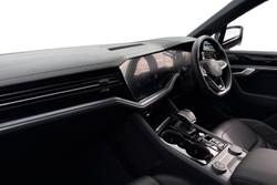 VOLKSWAGEN Touareg Photo 2