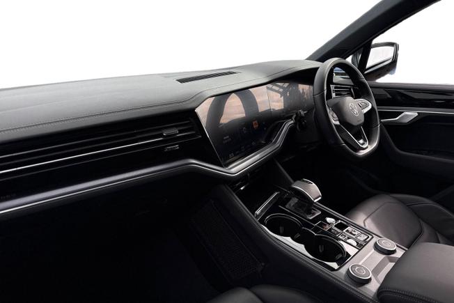 VOLKSWAGEN Touareg Photo 2