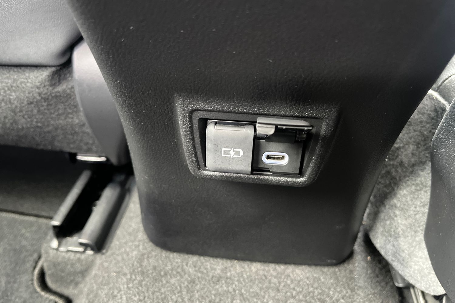Lexus UX Photo 34