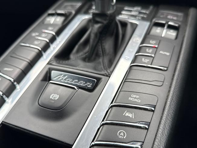 PORSCHE Macan Photo 34