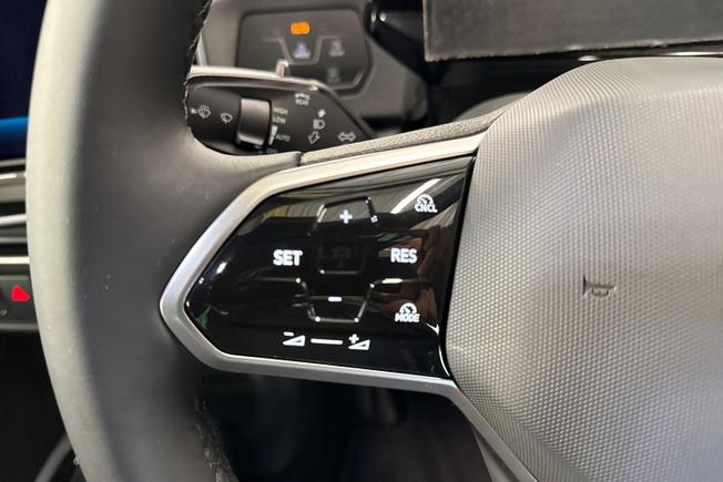 VOLKSWAGEN ID.3 Photo 16