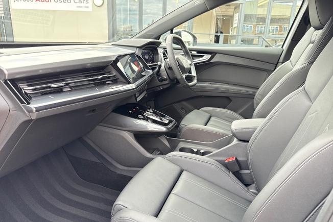 Audi Q4 Photo 26