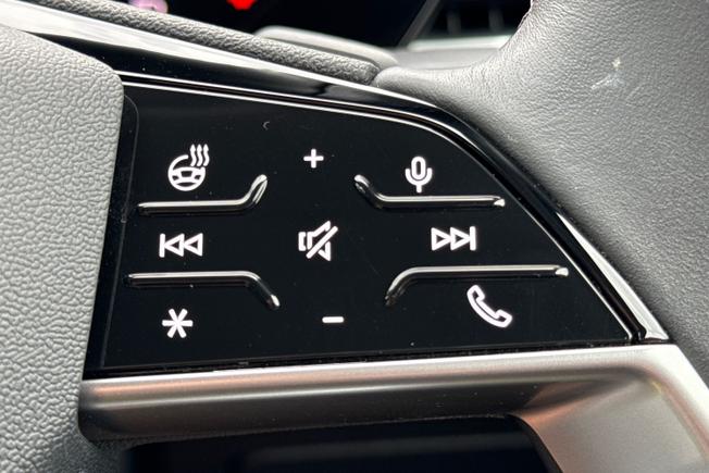 Audi Q6 e-tron Photo 17