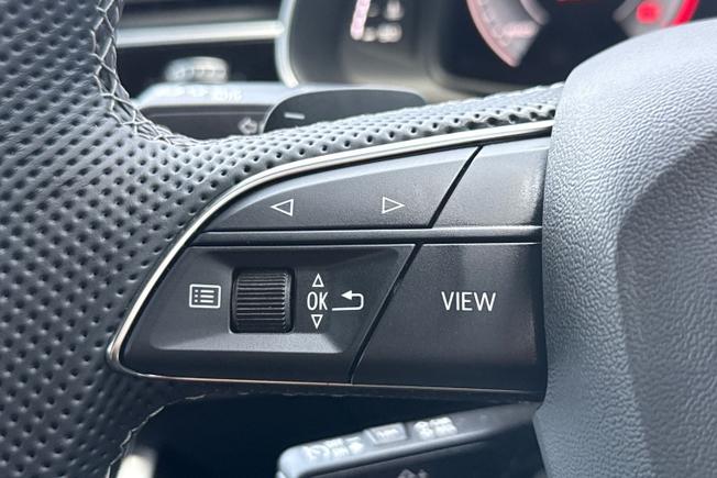 AUDI Q7 Photo 16