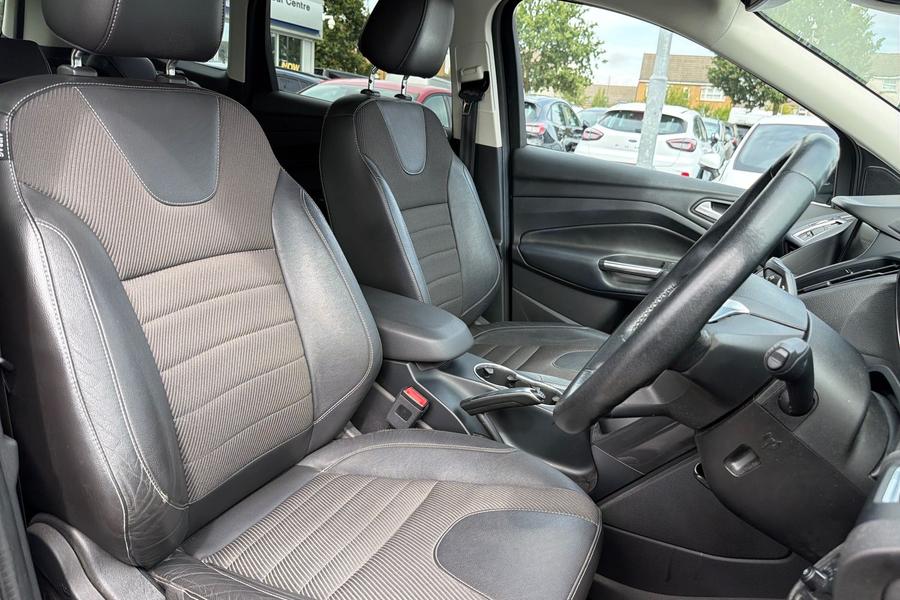 Ford KUGA Photo autoimg-80a9ee5a58124a80a67f5ec32adbacfd7b65a8a8.jpg