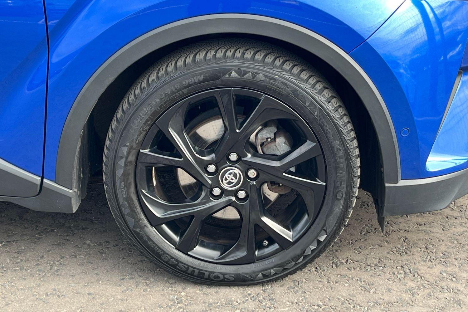 Toyota C-HR Photo 7