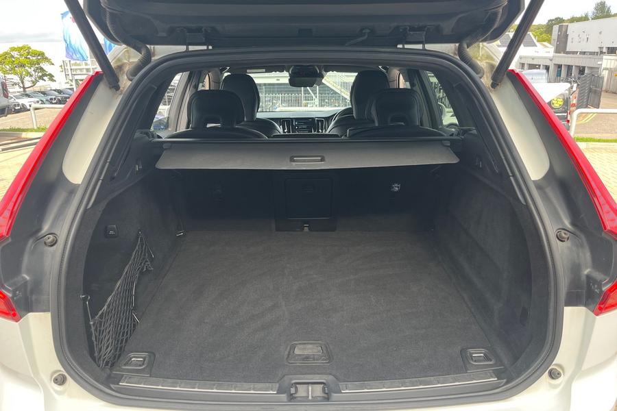 Volvo XC60 Photo autoimg-80ad4b7db68f45f77071696f94f31e53412a2873.jpg