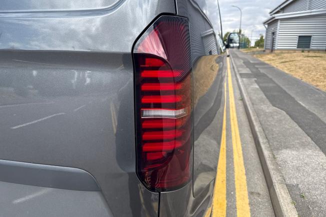 VOLKSWAGEN Transporter Photo 18