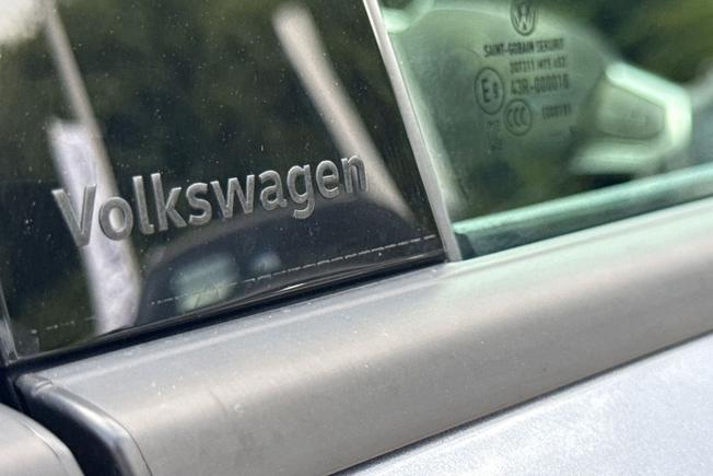 VOLKSWAGEN T-Roc Photo 23