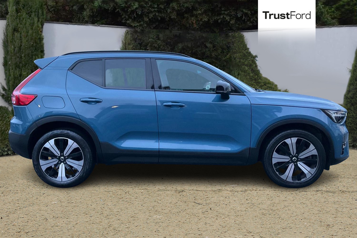 Volvo XC40 Photo 2